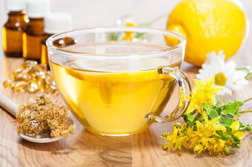 Tazzina di tè al limone