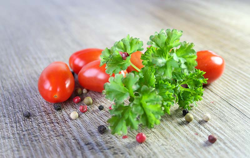 Pomodorini con basilico