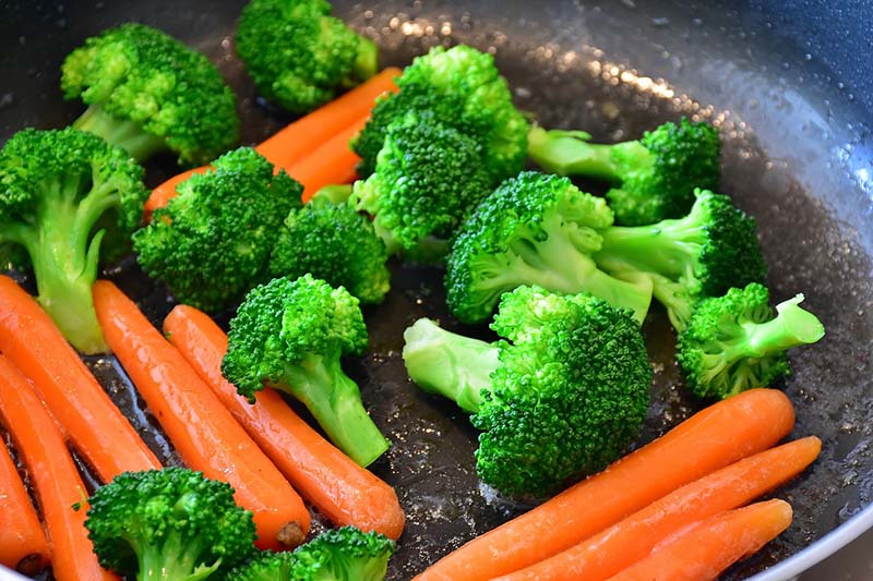 Broccoli e carote in padella