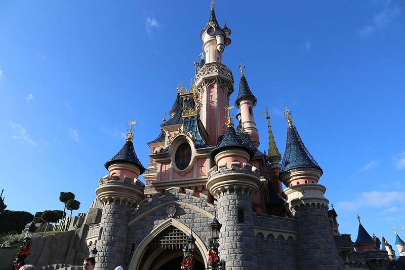 Disneyland Paris A Casa Un Sito Per Giocare Con I Personaggi Disney Gruppo Vege