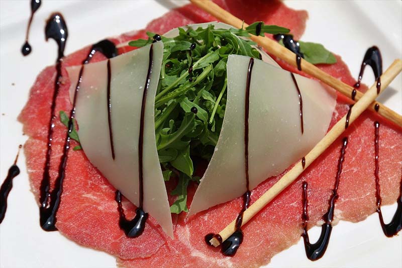 Antipasto con aceto balsamico