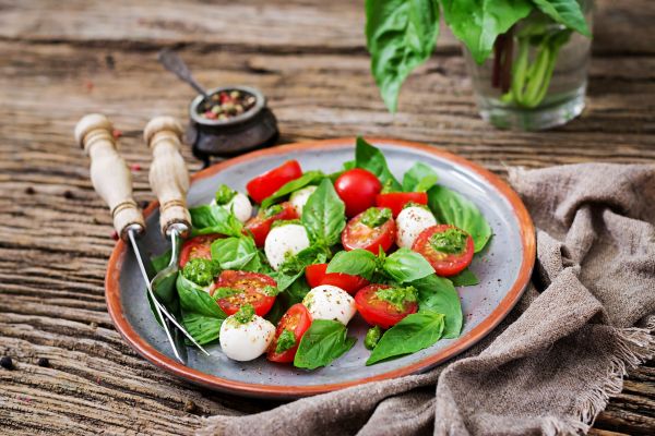 Insalata caprese con pomodorini