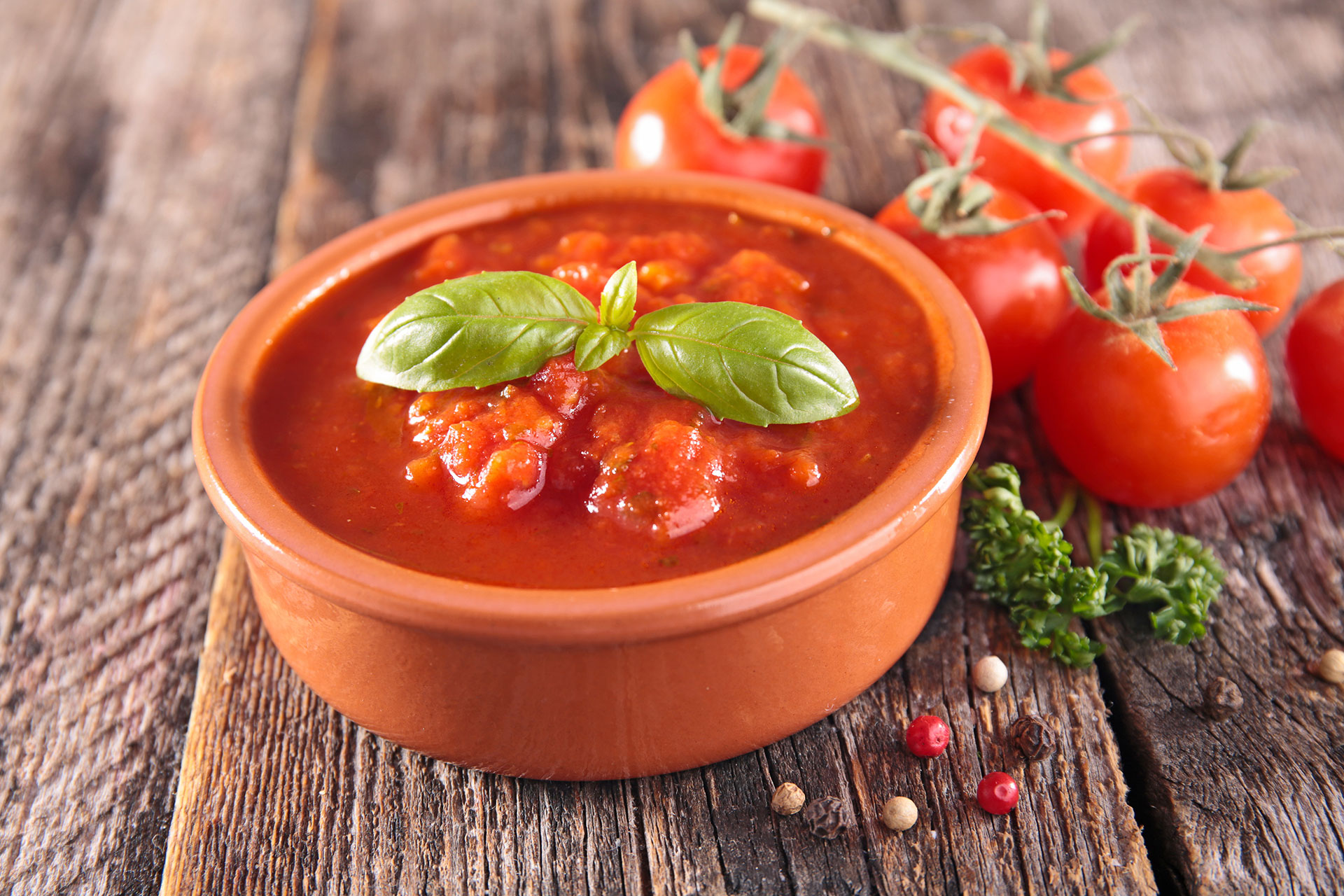 Sugo di pomodoro fresco con basilico